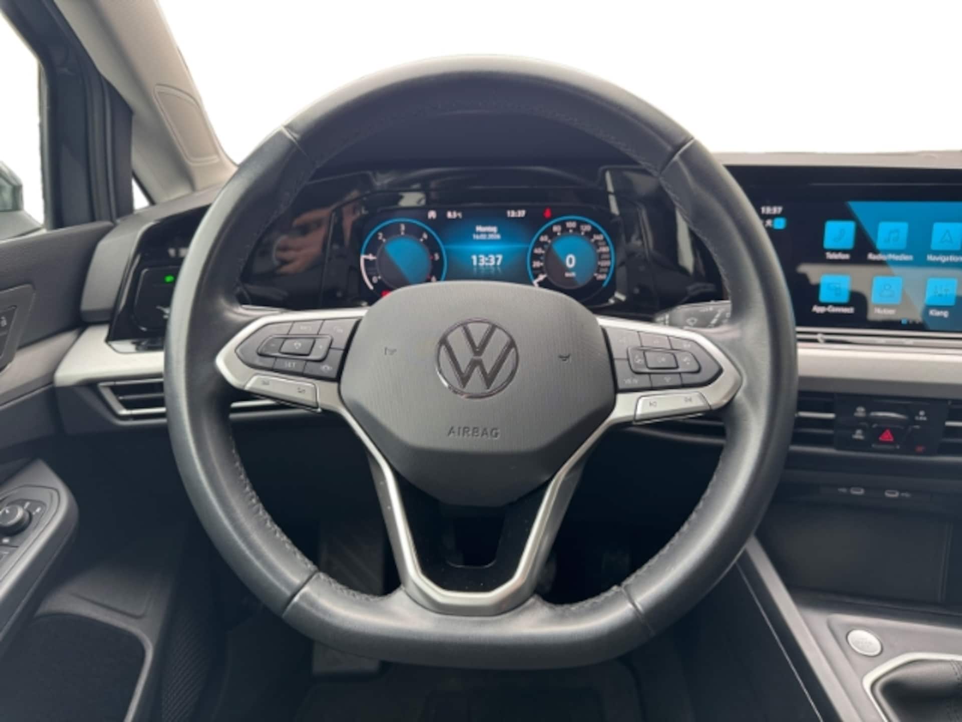 Volkswagen Golf Life