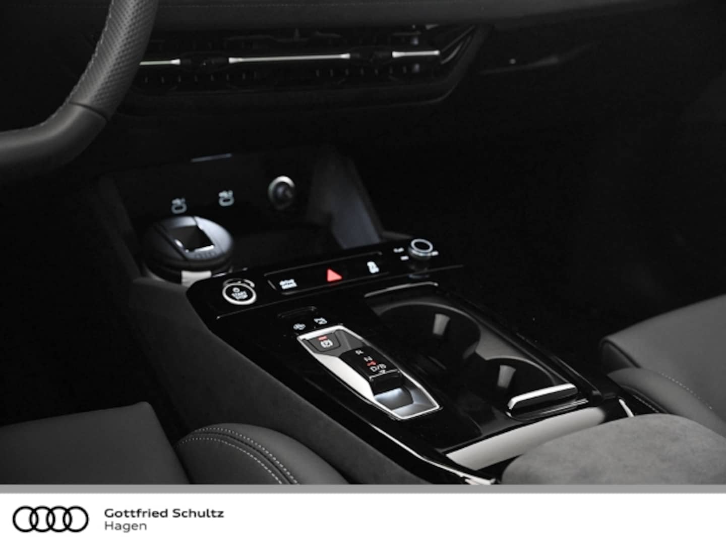 Bild über Audi Q6 SUV e-tron S line business e-tron quattro 315 kW - für weitere Informationen kontaktieren Sie den Audi Partner