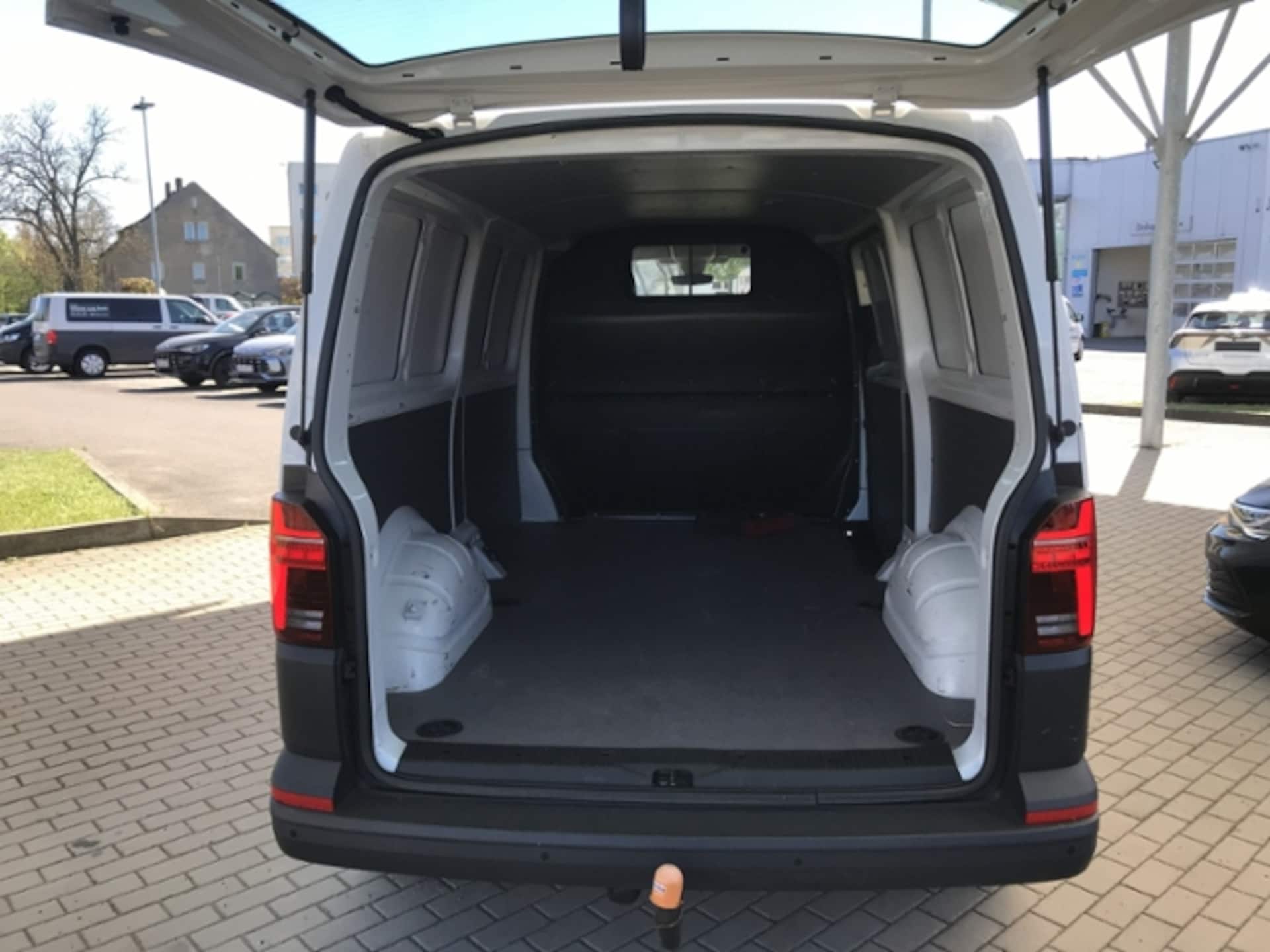 Volkswagen T6.1 Transporter Kasten langer Radstand