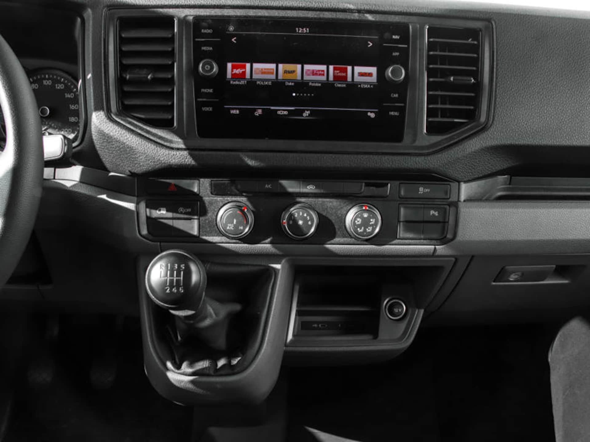Volkswagen Crafter Furgon średni rozstaw osi