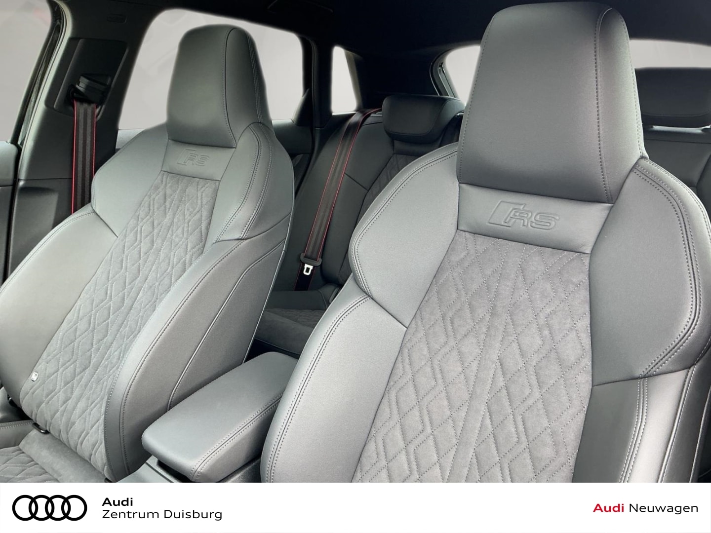 Bild über Audi RS 3 Sportback TFSI quattro 294 kW S tronic - für weitere Informationen kontaktieren Sie den Audi Partner