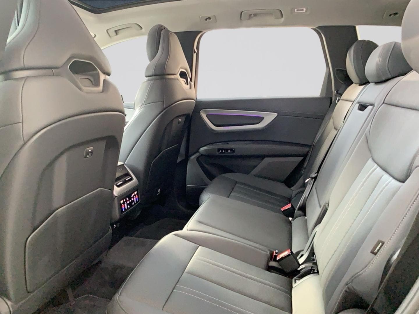 Bild über Audi Q7 SUV TDI quattro 220 kW tiptronic - für weitere Informationen kontaktieren Sie den Audi Partner