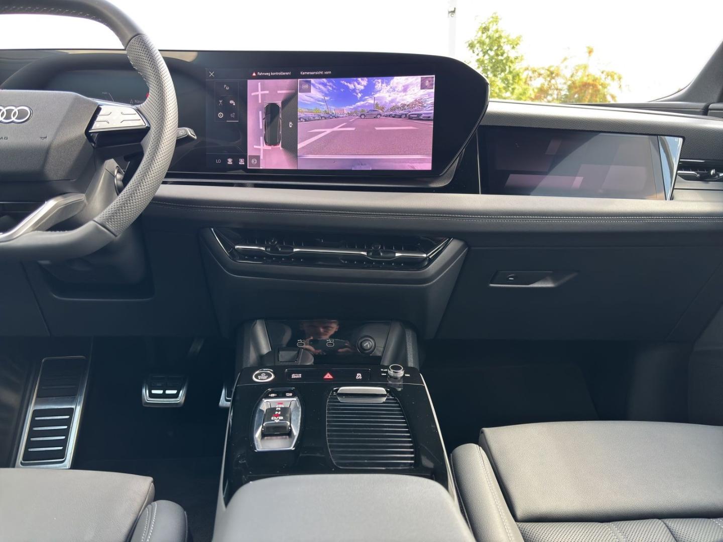 Image about Audi Q6 SUV e-tron e-tron quattro