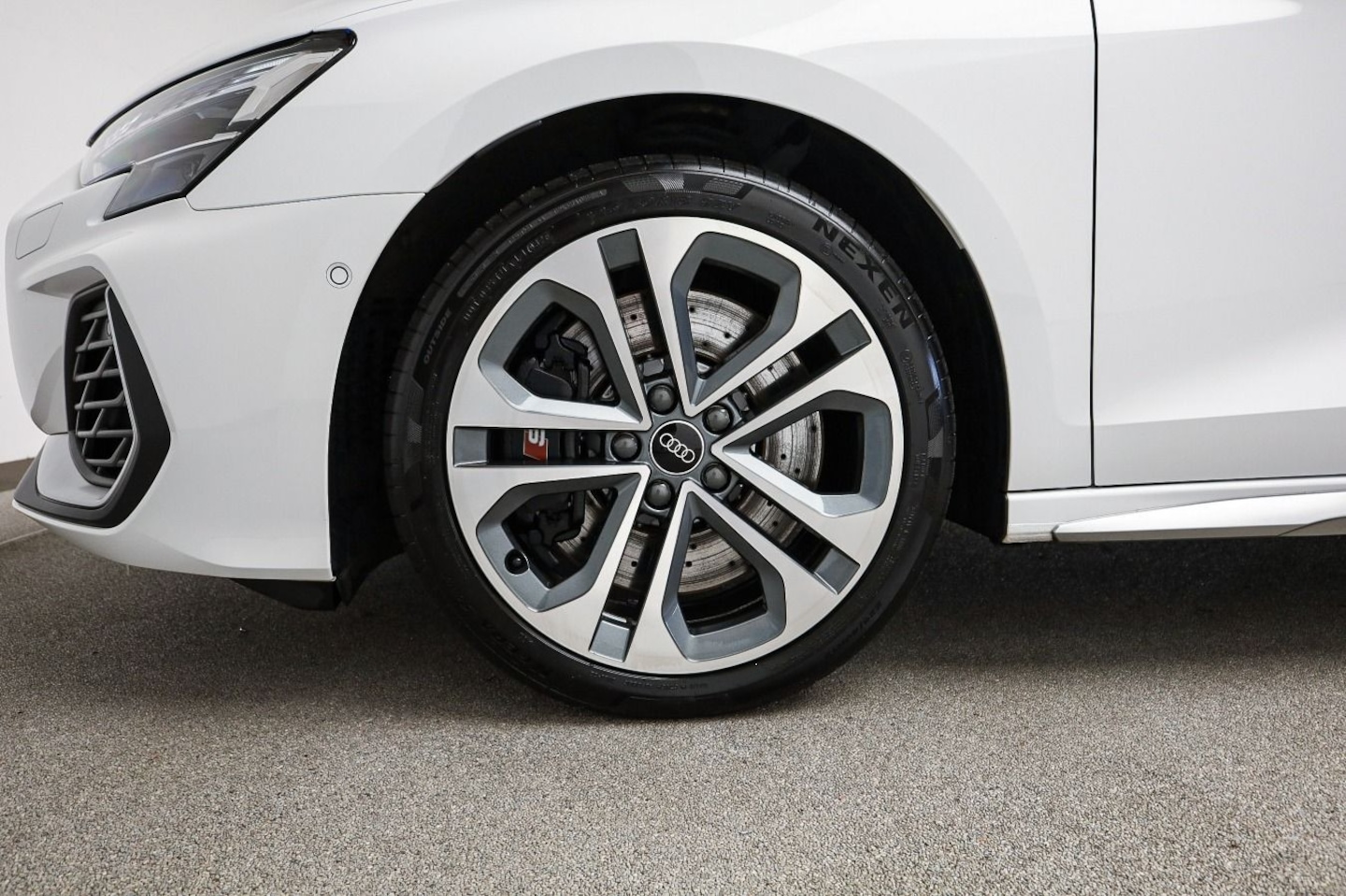 Bild über Audi S3 Sportback TFSI quattro S tronic - für weitere Informationen kontaktieren Sie den Audi Partner