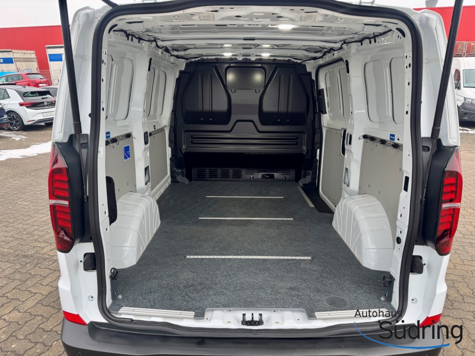Volkswagen Transporter Kasten kurzer Radstand – Bild 9