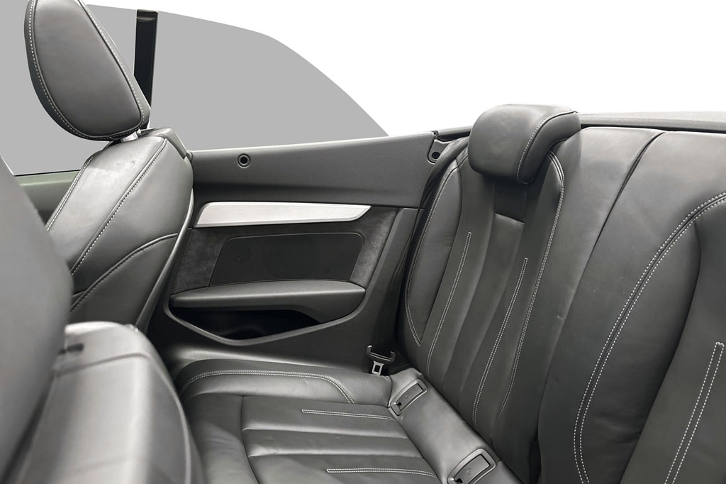 Bild som visar Audi A5 Cabriolet A5 Cabriolet 40 TFSI S line 190 hk S tronic - för mer information kontakta din Audi Partner