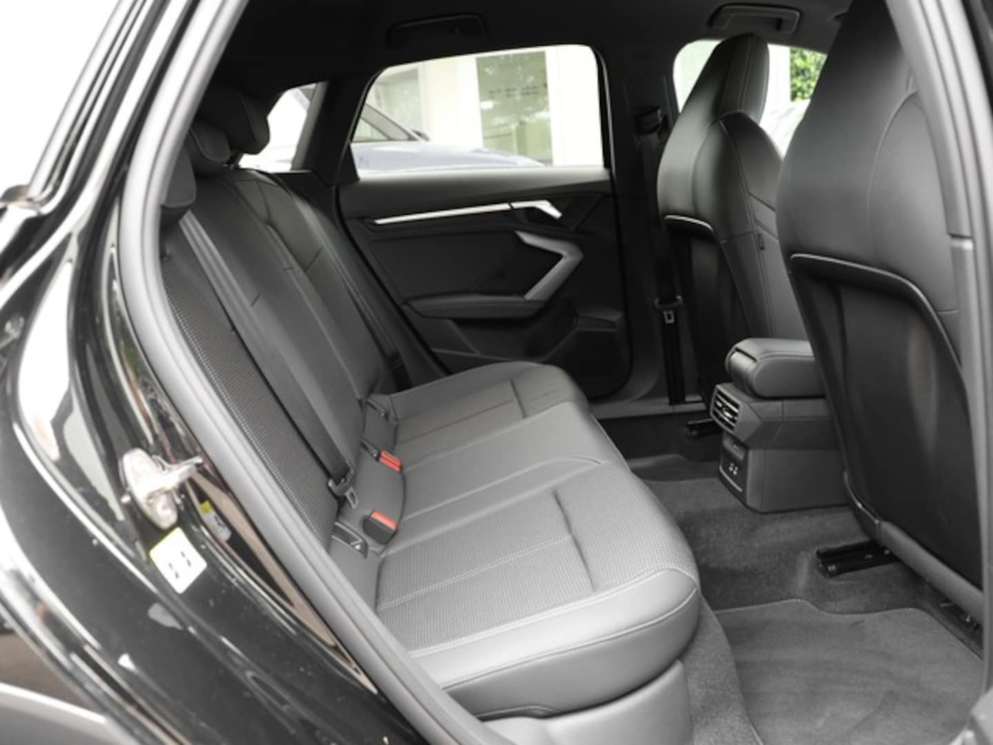 Bild über Audi A3 allstreet 35 TDI S tronic - für weitere Informationen kontaktieren Sie den Audi Partner