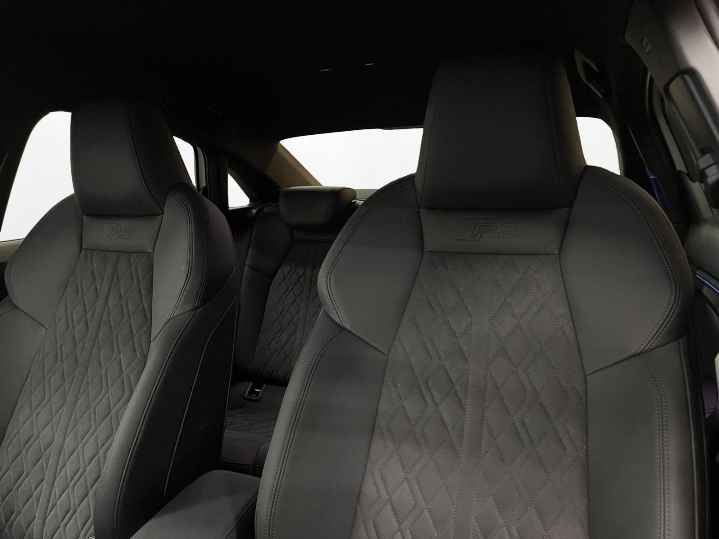 Bild über Audi RS 3 Limousine RS 3 Limousine 294 kW S tronic - für weitere Informationen kontaktieren Sie den Audi Partner