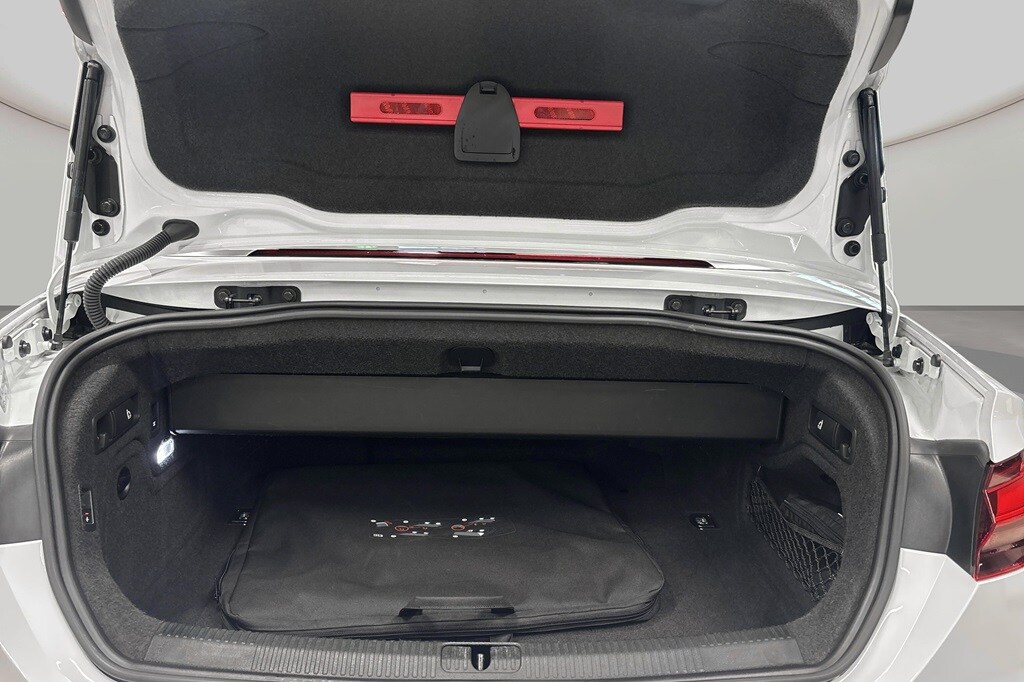 Bild som visar&nbsp;Audi A5 Cabriolet&nbsp;A5 Cabriolet 40 TFSI S line 190 hk S tronic - för mer information kontakta din Audi Partner