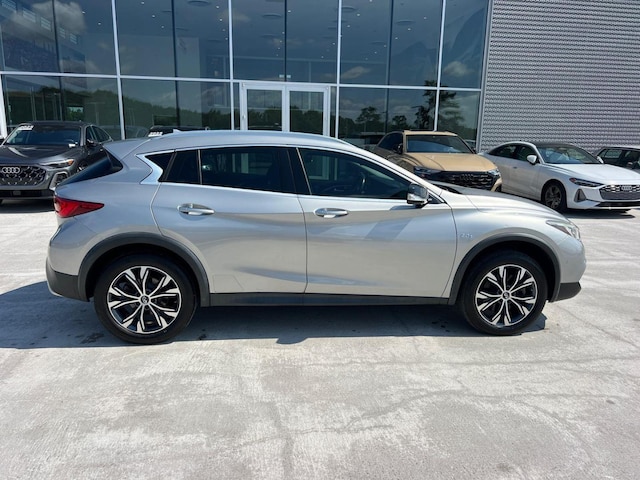 2017 Infiniti QX30