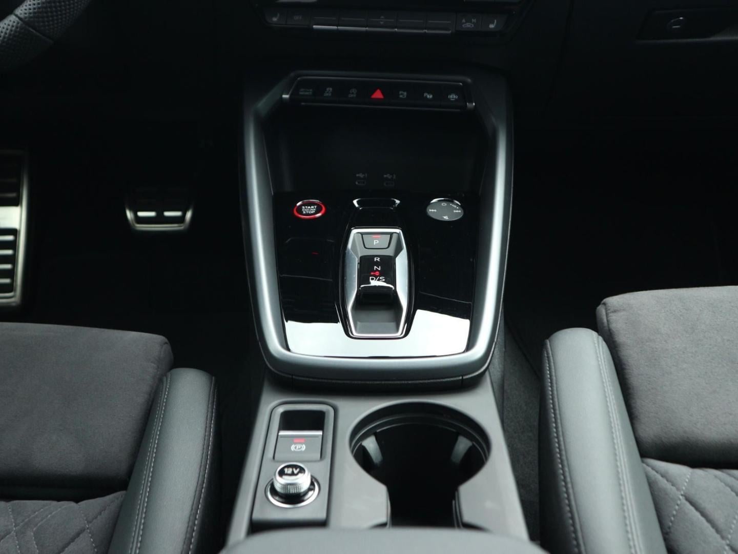 Bild über Audi RS 3 Sportback TFSI quattro 294 kW S tronic - für weitere Informationen kontaktieren Sie den Audi Partner