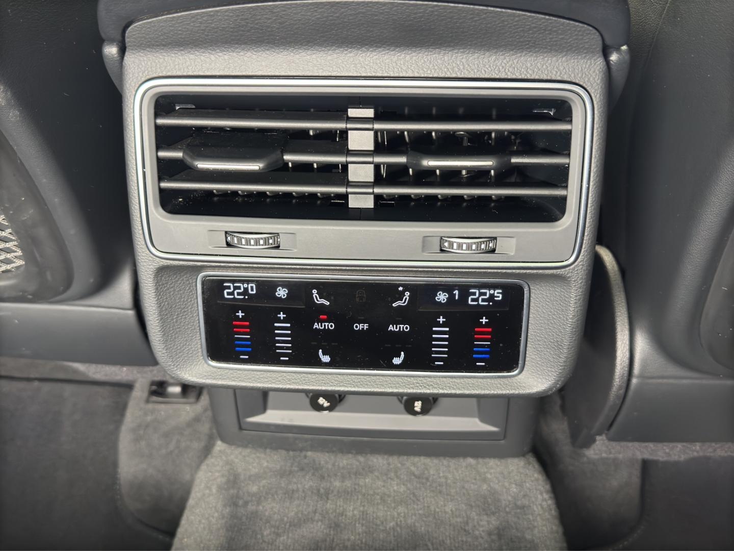 Image about Audi SQ7 TFSI quattro tiptronic