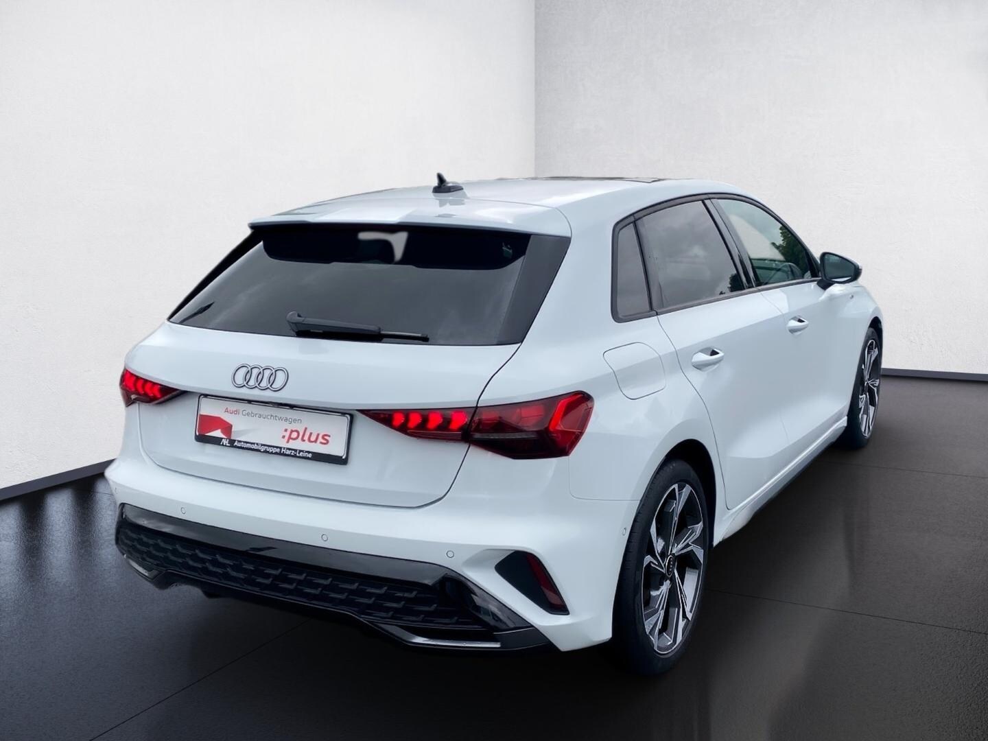 Bild über Audi A3 Sportback S line 30 TFSI S tronic - für weitere Informationen kontaktieren Sie den Audi Partner
