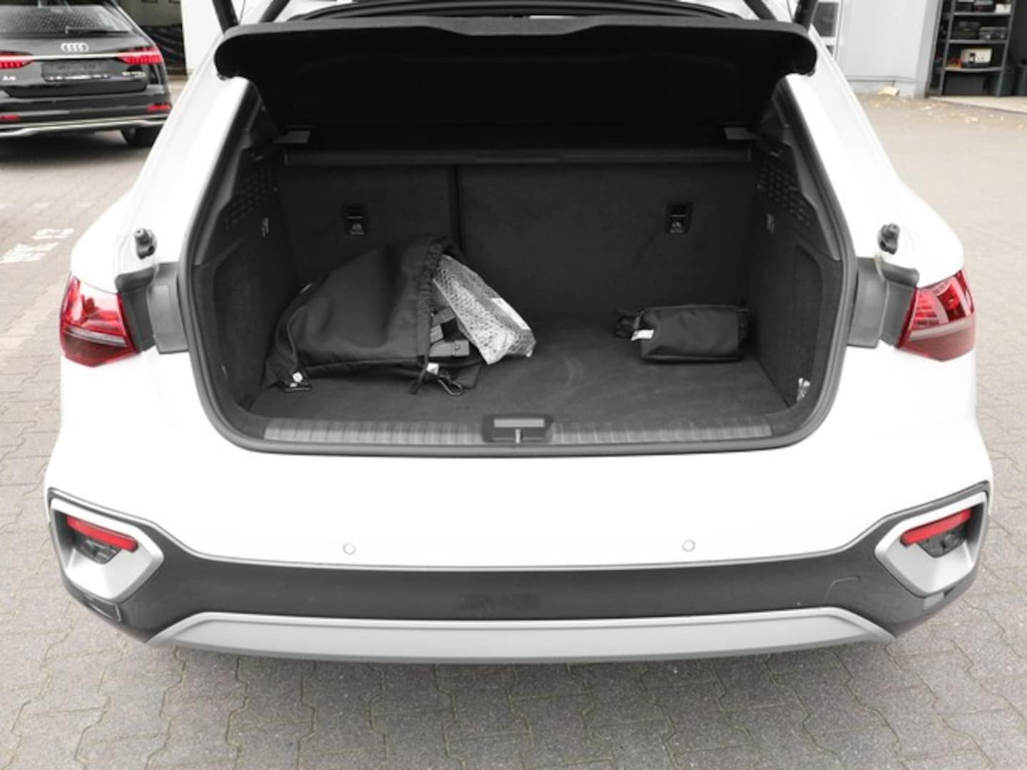 Bild über Audi A3 allstreet TFSI e 40 TFSI e S tronic - für weitere Informationen kontaktieren Sie den Audi Partner