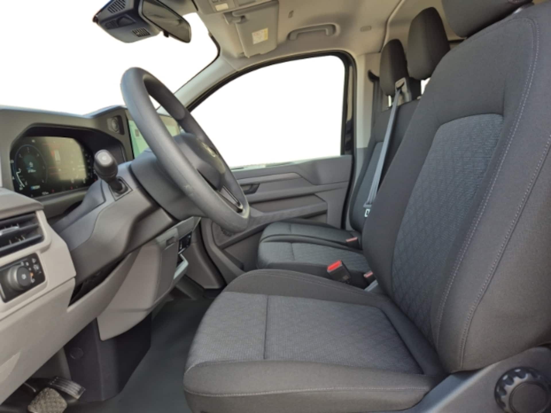 Volkswagen Transporter Kombi langer Radstand