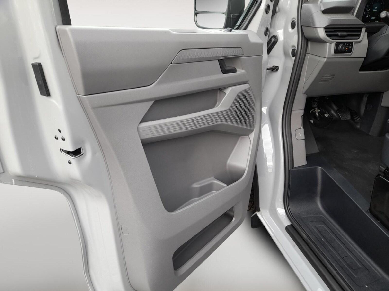 Volkswagen Transporter Kombi kurzer Radstand – Bild 14