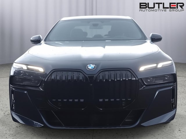 2023 BMW 740