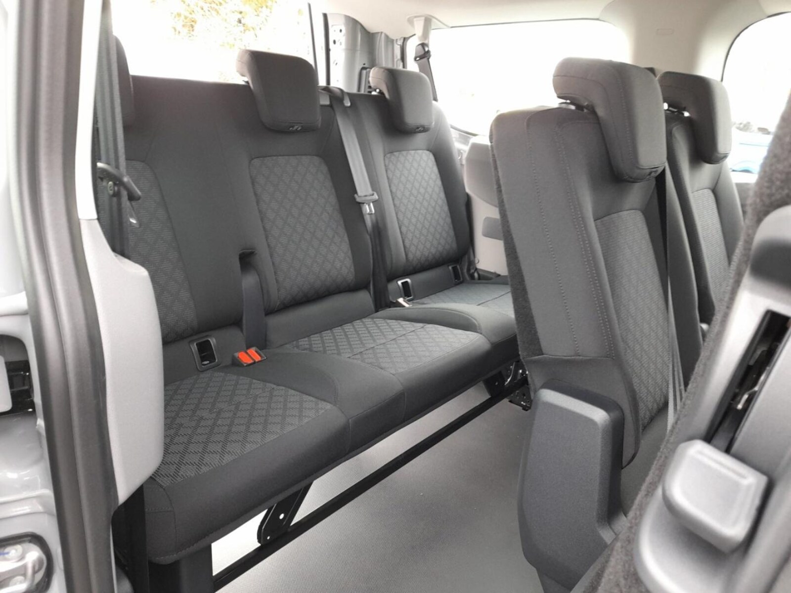 Volkswagen Transporter Kombi kurzer Radstand – Bild 16