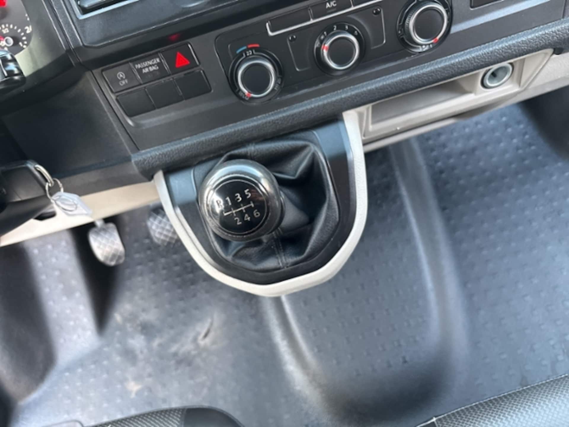 Volkswagen T6 Transporter Kasten langer Radstand
