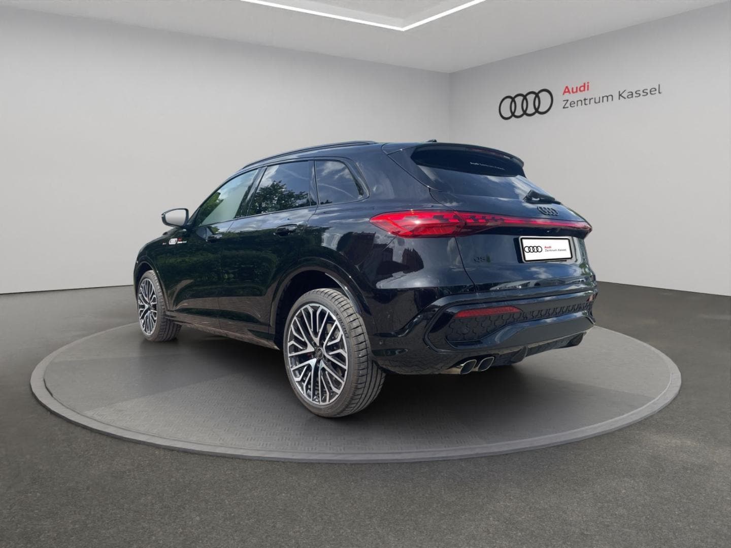Bild über Audi Q5 SUV TDI quattro 150 kW S tronic - für weitere Informationen kontaktieren Sie den Audi Partner