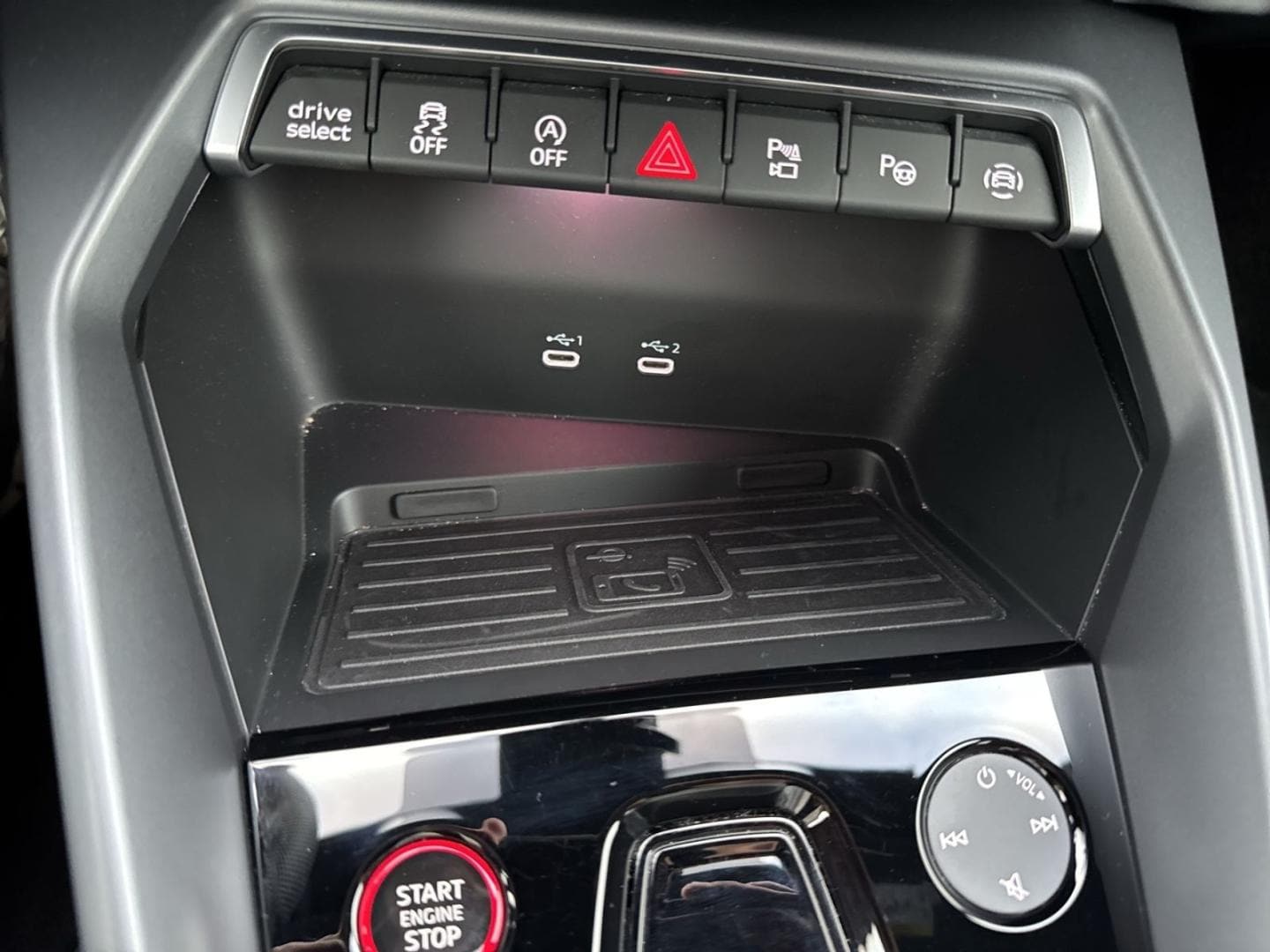 Bild über Audi S3 Sportback TFSI quattro S tronic - für weitere Informationen kontaktieren Sie den Audi Partner