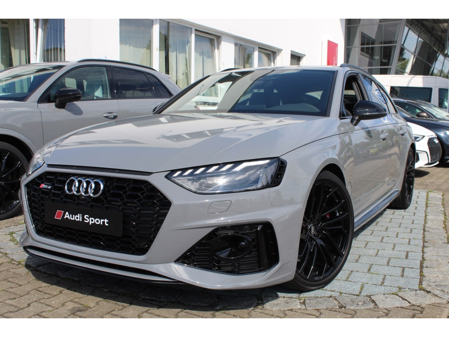 Image about Audi RS 4 Avant TFSI quattro tiptronic