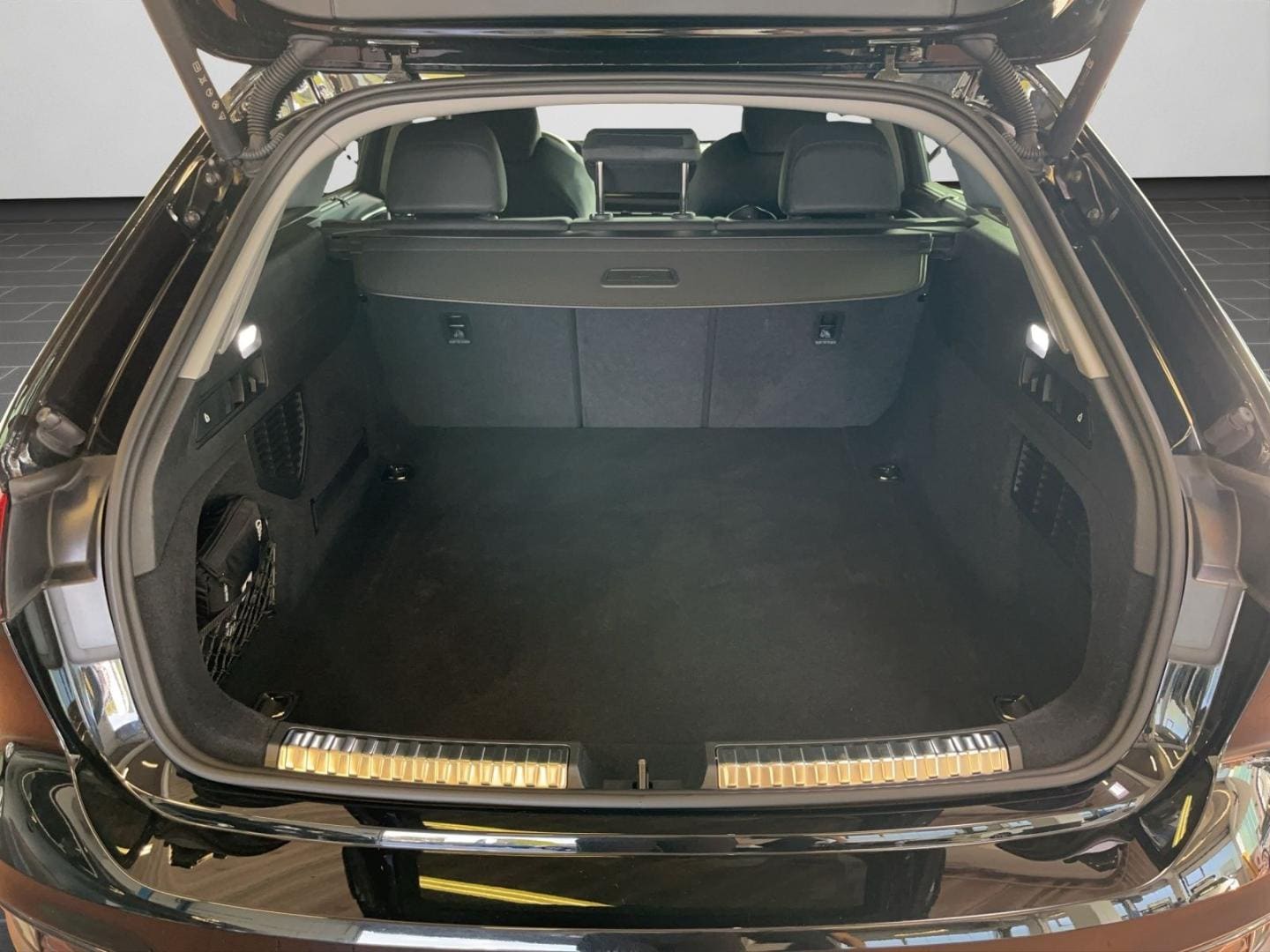 Bild über Audi A5 Avant TDI 150 kW S tronic - für weitere Informationen kontaktieren Sie den Audi Partner