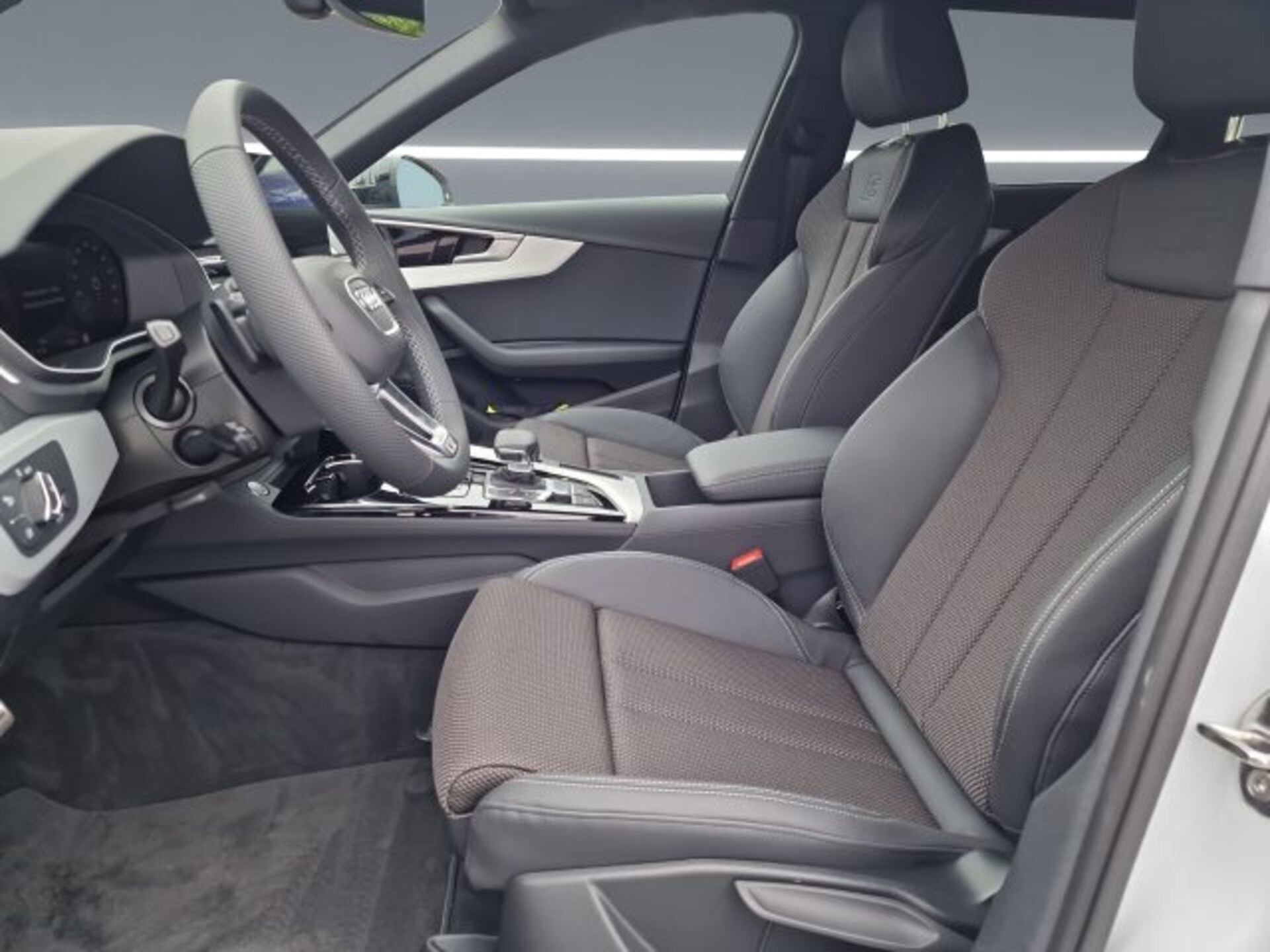 Audi A4 Avant S line
