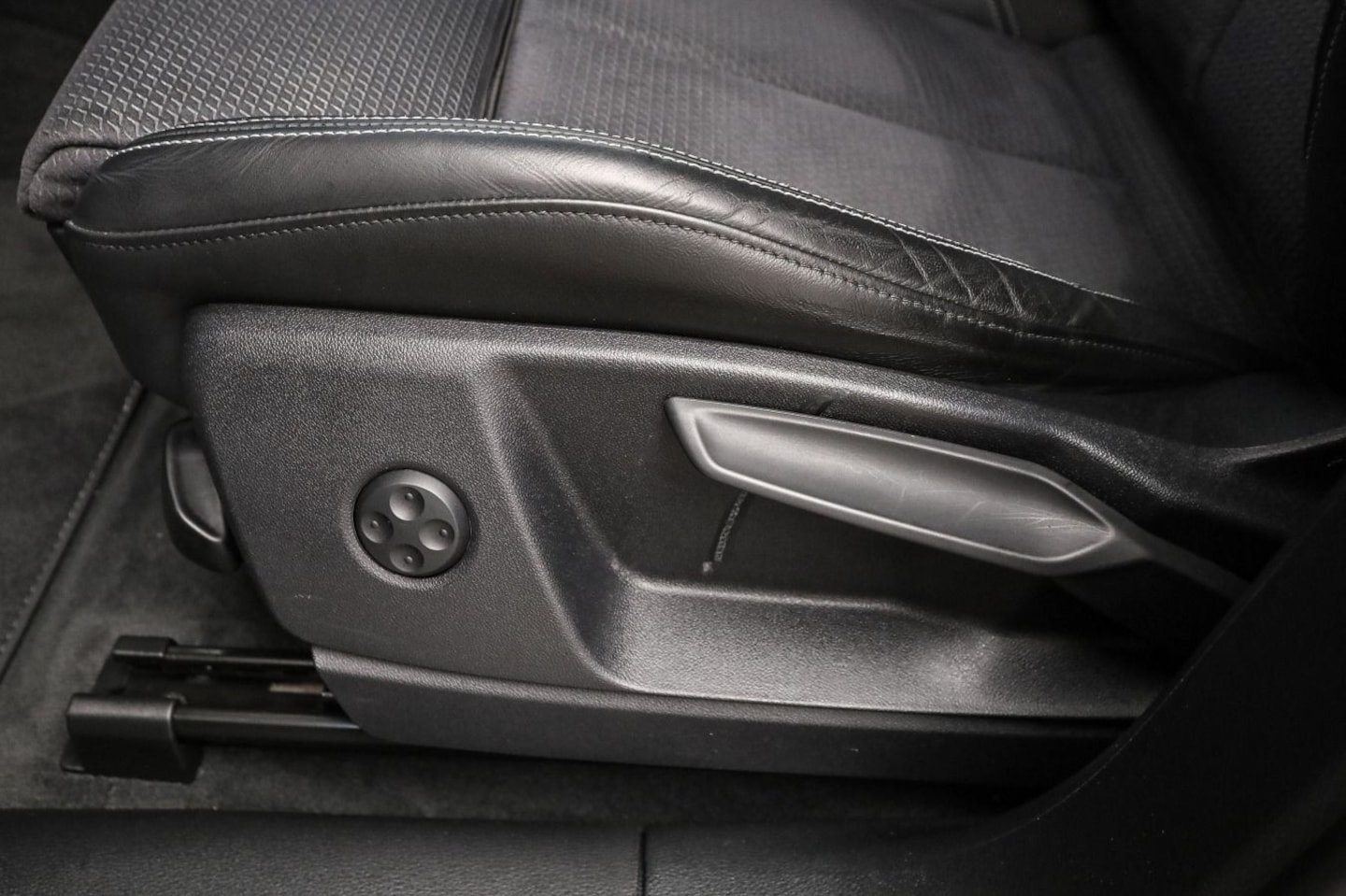 Bild über Audi Q5 Sportback 40 TFSI quattro S tronic - für weitere Informationen kontaktieren Sie den Audi Partner