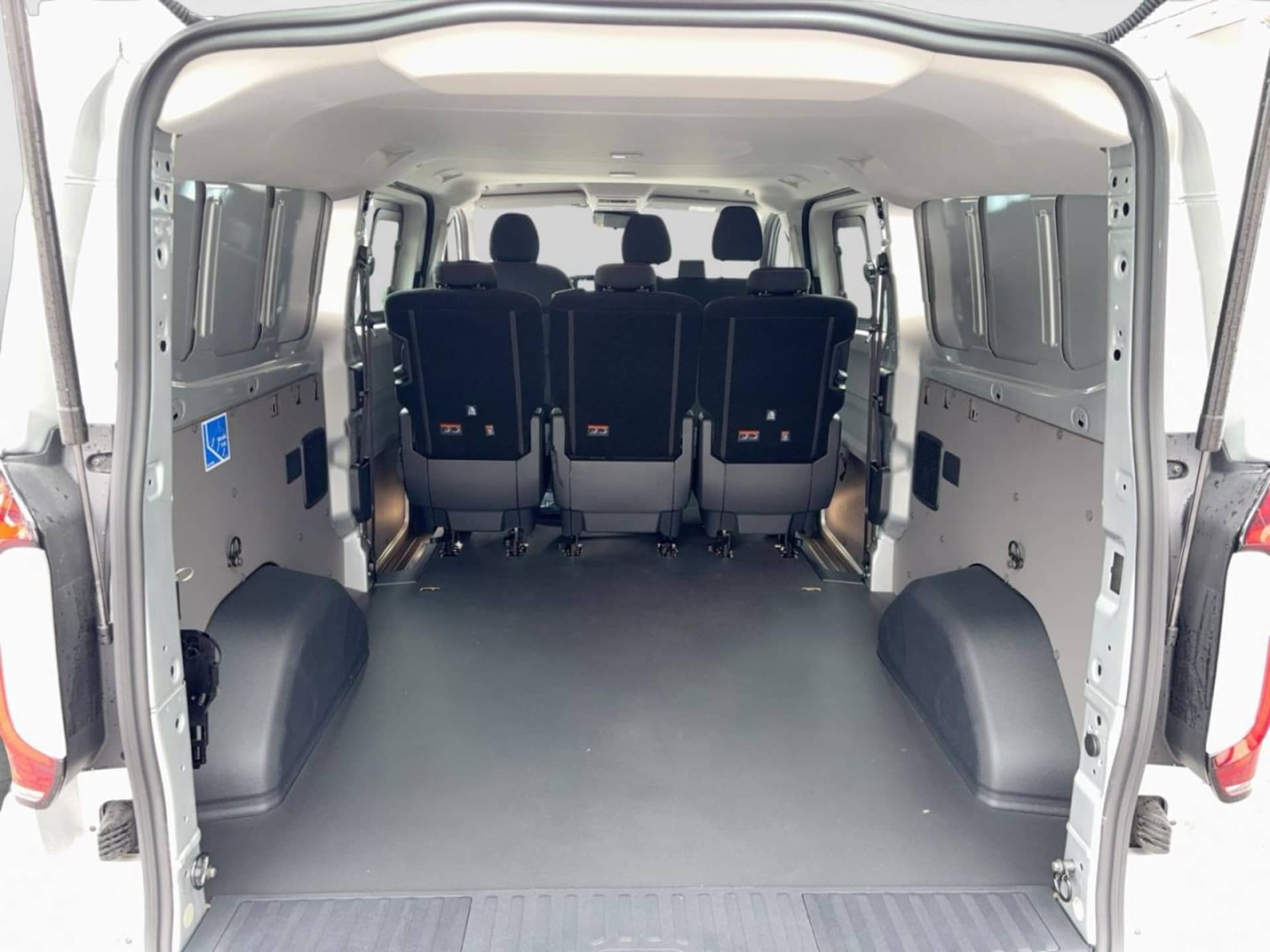 Volkswagen Transporter Kombi langer Radstand