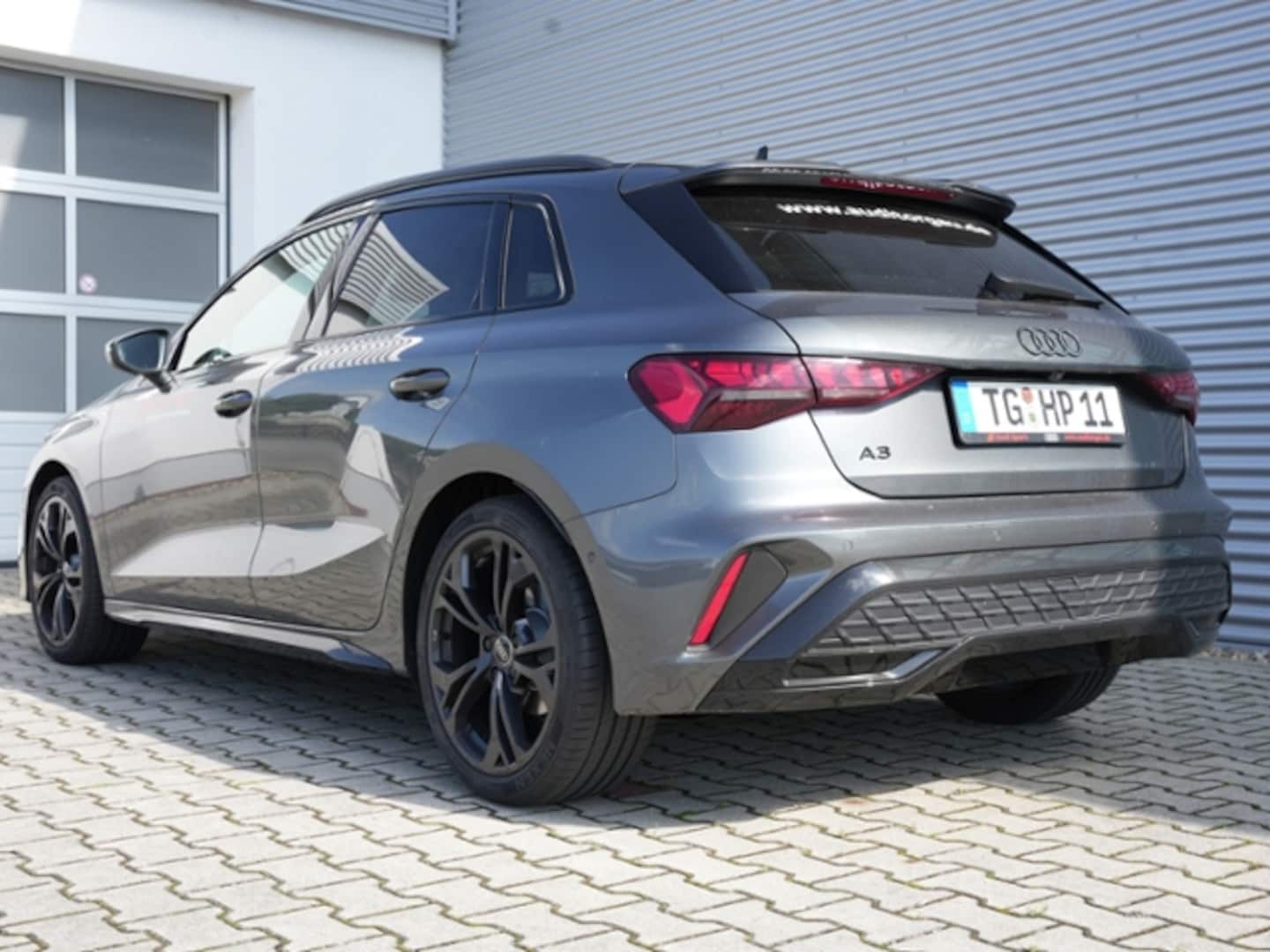Bild über Audi A3 Sportback S line 35 TFSI S tronic - für weitere Informationen kontaktieren Sie den Audi Partner
