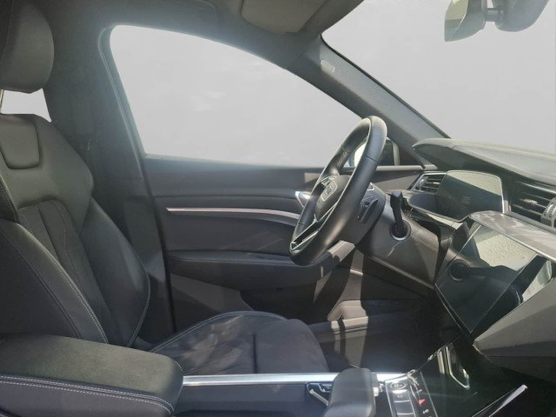 Audi Q8 Sportback e-tron S line