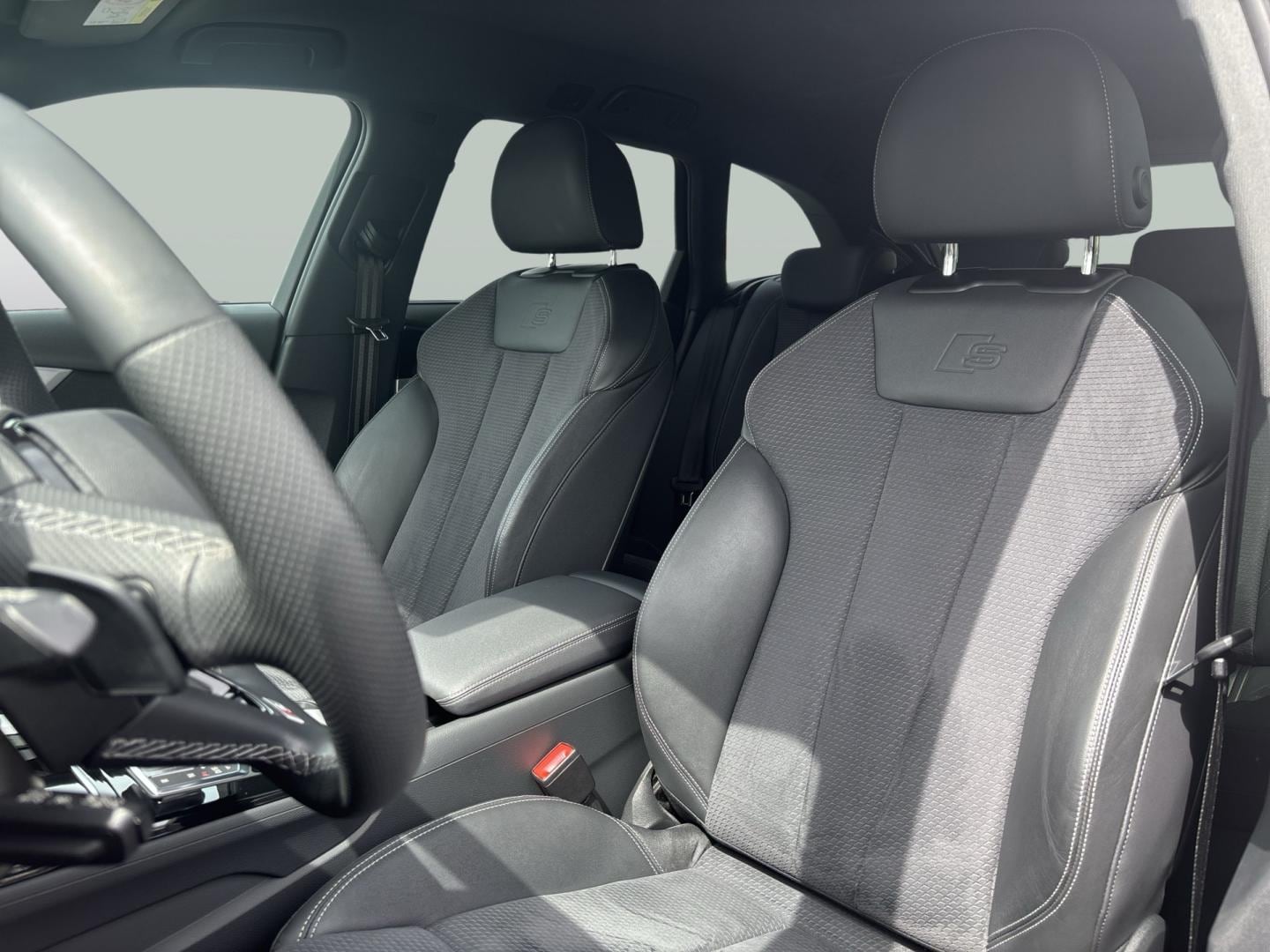Bild über Audi S4 Avant TDI quattro tiptronic - für weitere Informationen kontaktieren Sie den Audi Partner