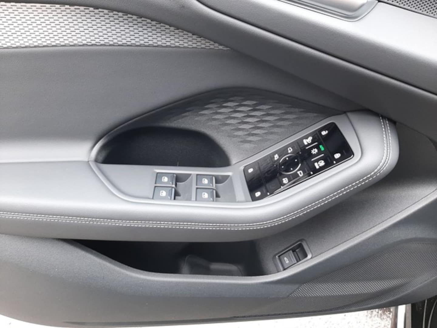 Bild über Audi A5 Limousine TFSI S tronic - für weitere Informationen kontaktieren Sie den Audi Partner