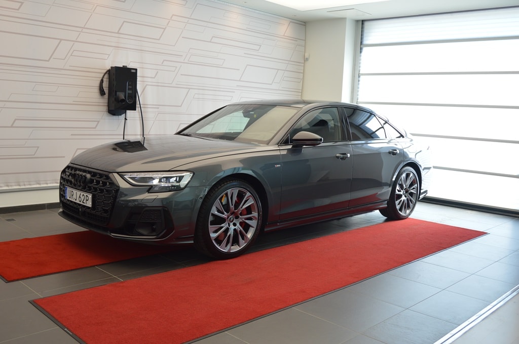 Bild som visar Audi A8 TFSI e A8 60 TFSI e quattro 462 hk tiptronic - för mer information kontakta din Audi Partner