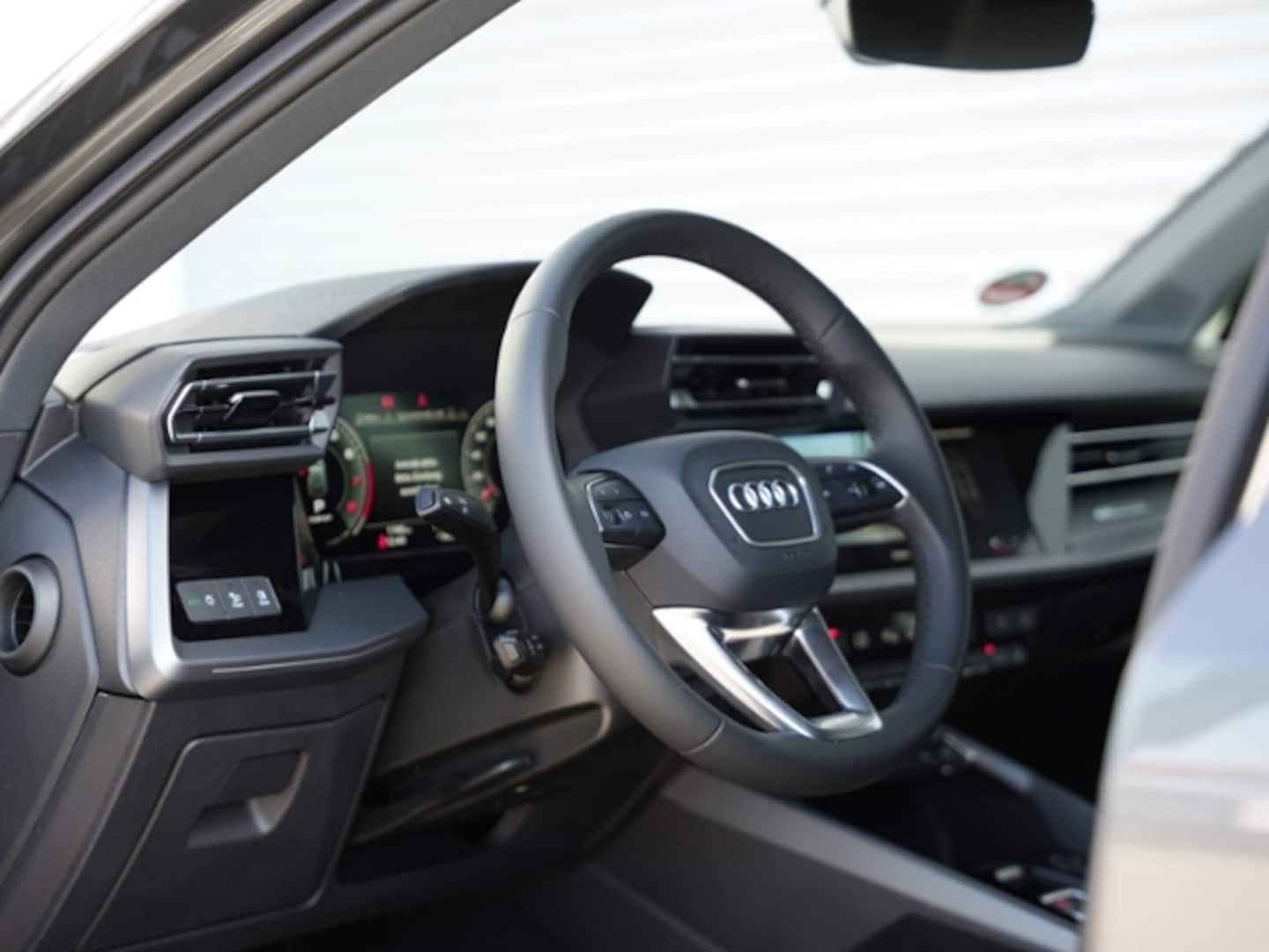 Bild über Audi A3 Sportback S line 35 TFSI S tronic - für weitere Informationen kontaktieren Sie den Audi Partner