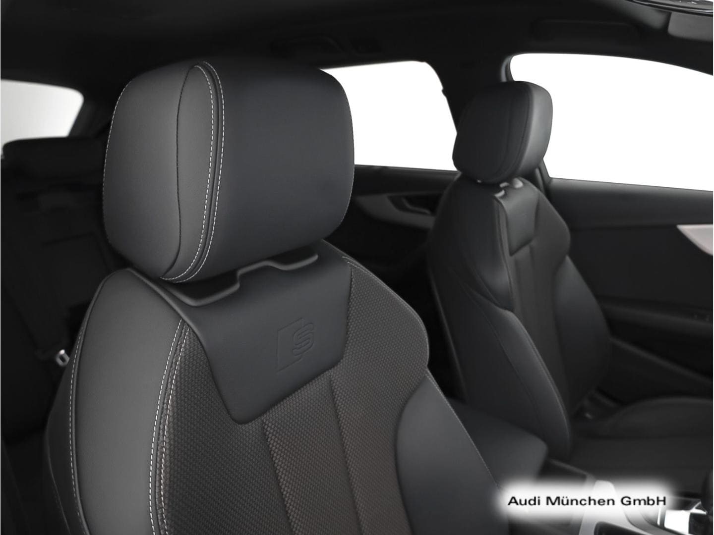 Bild über Audi A4 Avant S line 40 TFSI quattro S tronic - für weitere Informationen kontaktieren Sie den Audi Partner