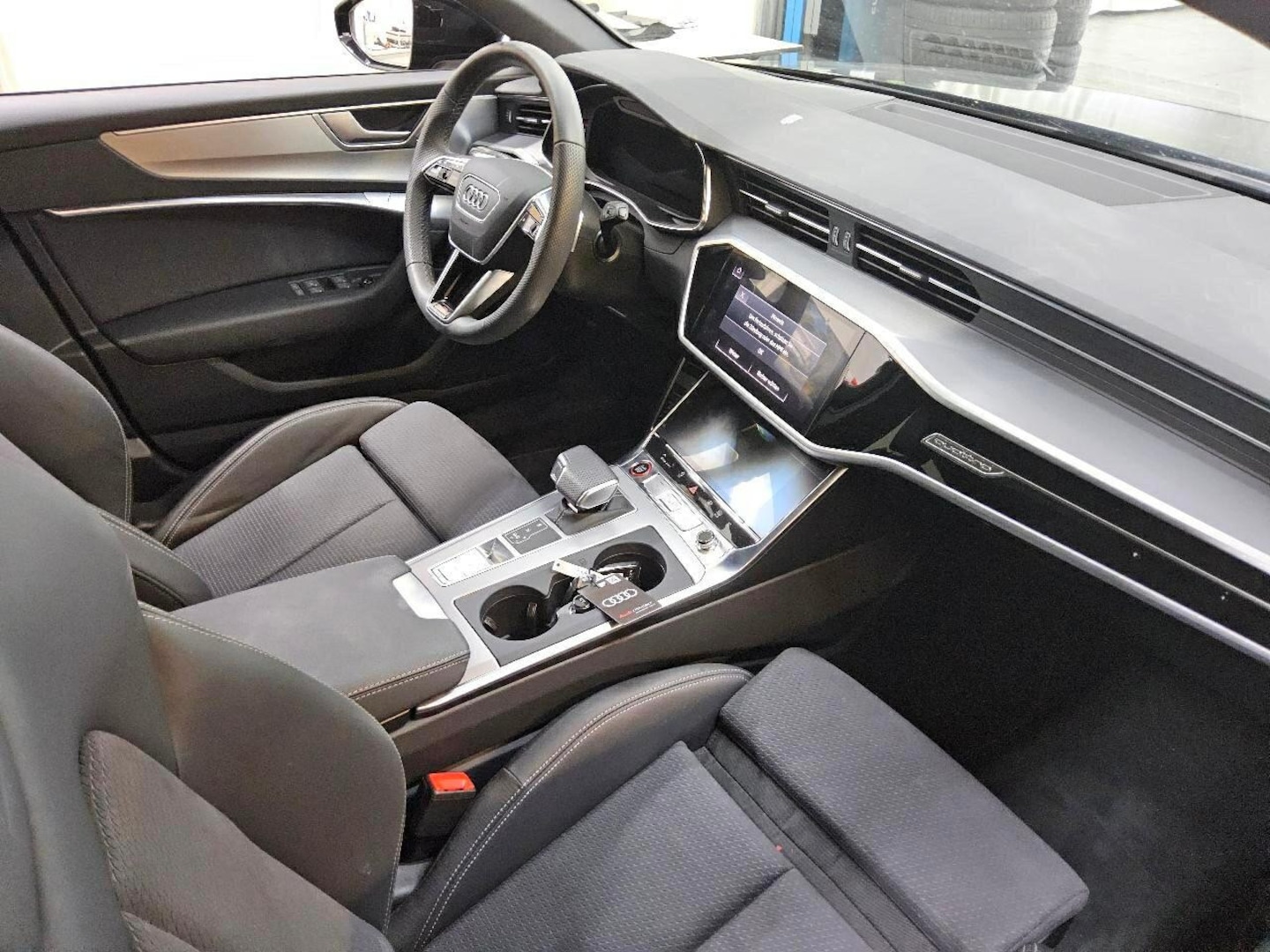 Bild über Audi S6 Avant TDI quattro tiptronic - für weitere Informationen kontaktieren Sie den Audi Partner
