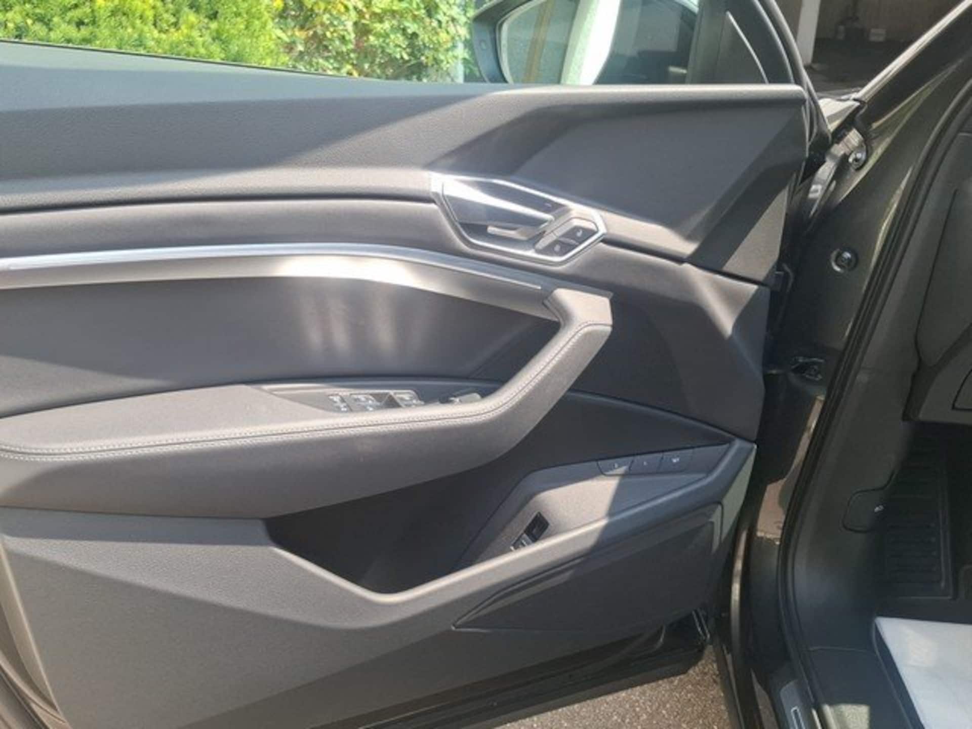 Audi Q8 Sportback e-tron S line