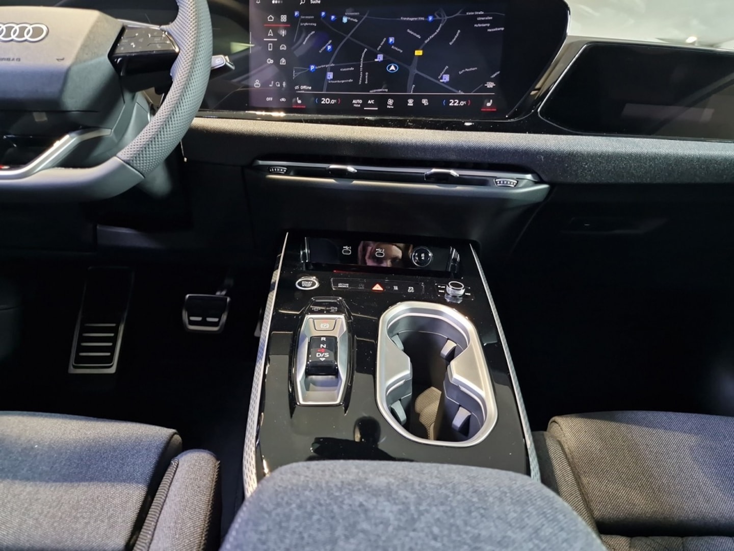 Bild über Audi A6 Avant TDI 150 kW S tronic - für weitere Informationen kontaktieren Sie den Audi Partner