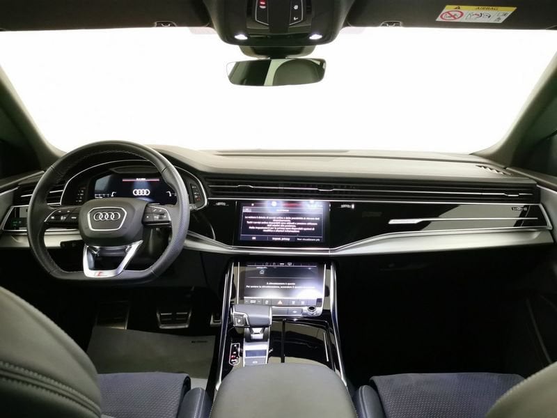 Immagine di Audi Q8 Sport 55 TFSI quattro 250 kW (340 CV) tiptronic - Vista: for more details contact your dealer