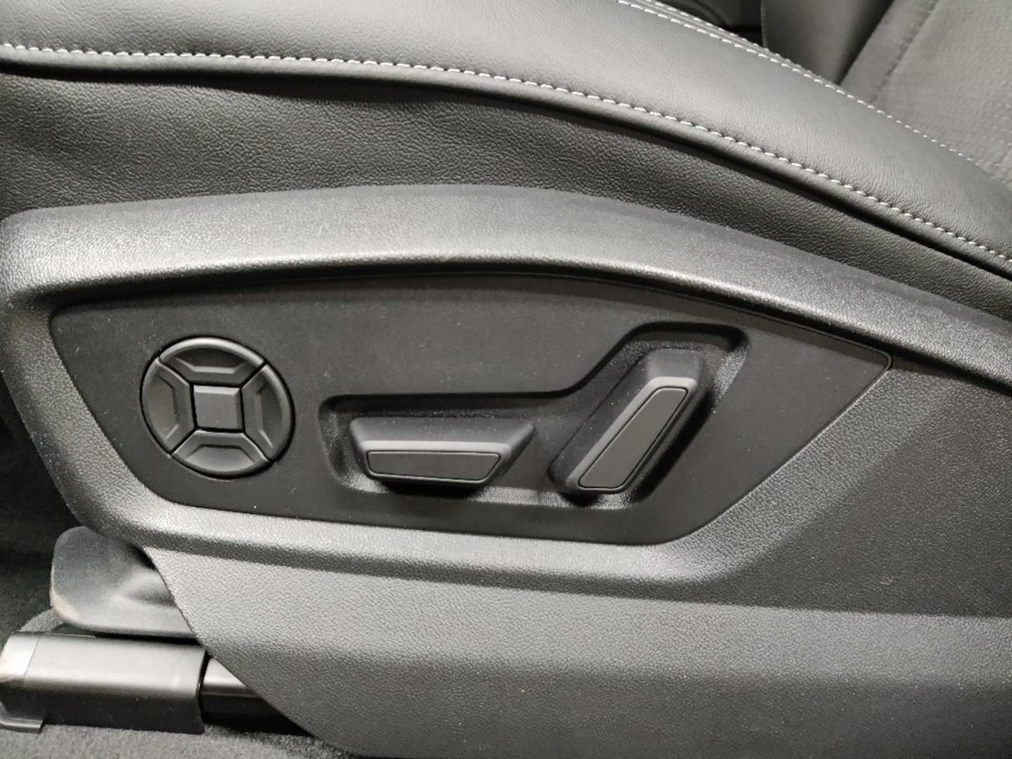 Bild über Audi Q7 SUV S line business TDI quattro 210 kW tiptronic - für weitere Informationen kontaktieren Sie den Audi Partner