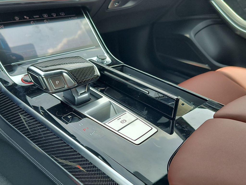 2025 Audi S8 Base - Photo 10