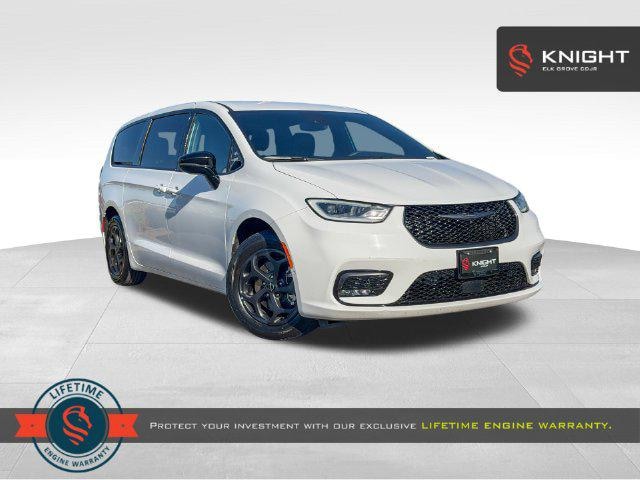 2024 Chrysler Pacifica PHEV Select