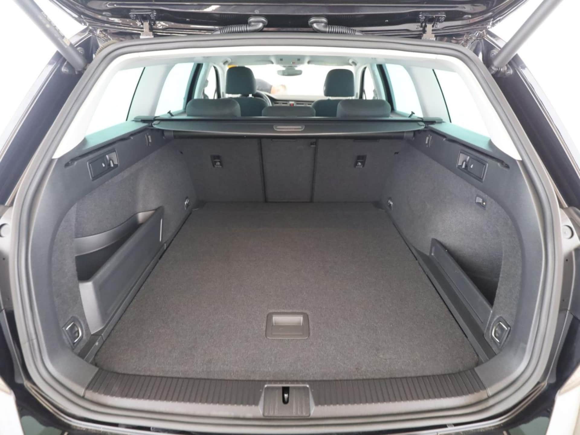 Volkswagen Passat Variant Basis-Modell