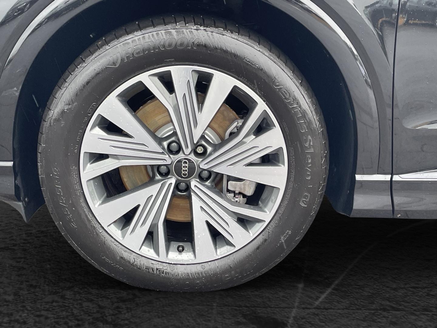 Bild über Audi Q4 e-tron 40 e-tron - für weitere Informationen kontaktieren Sie den Audi Partner