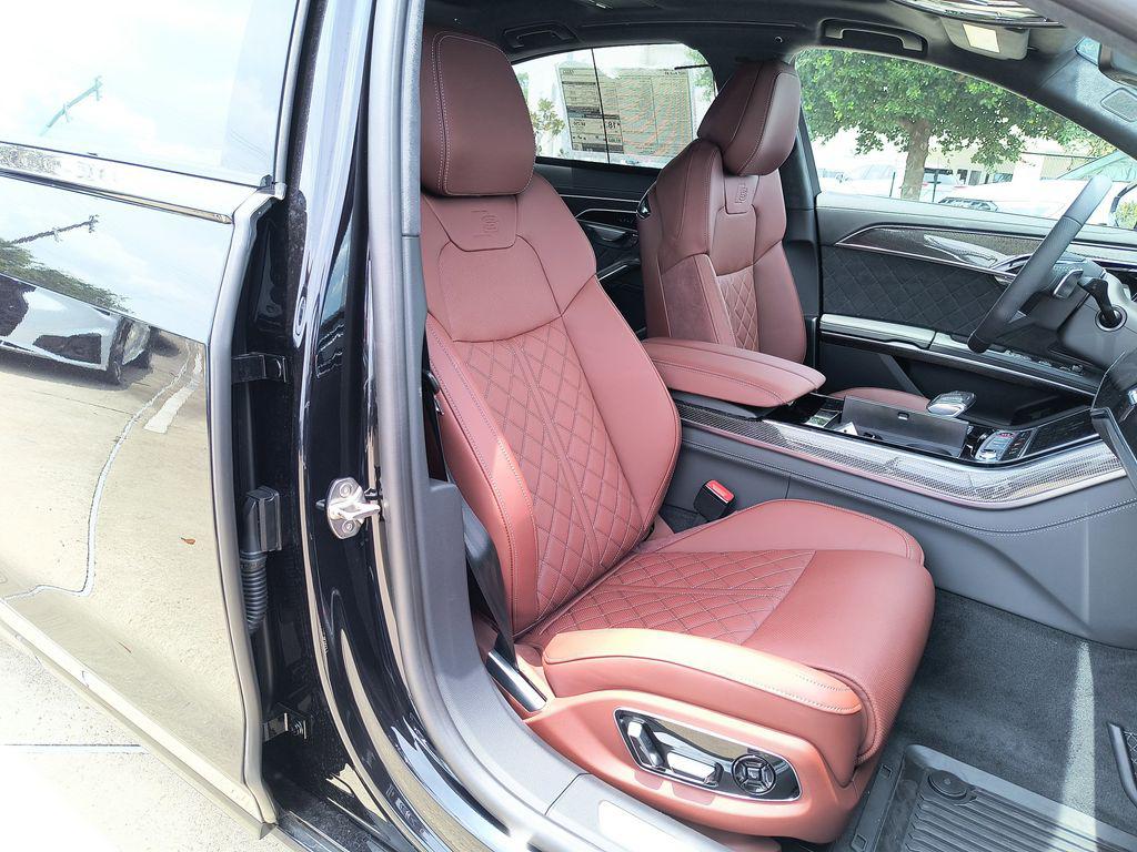 2025 Audi S8 Base - Photo 13