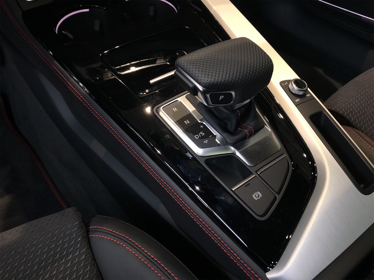 Image about Audi A4 Avant S line 40 TDI S tronic