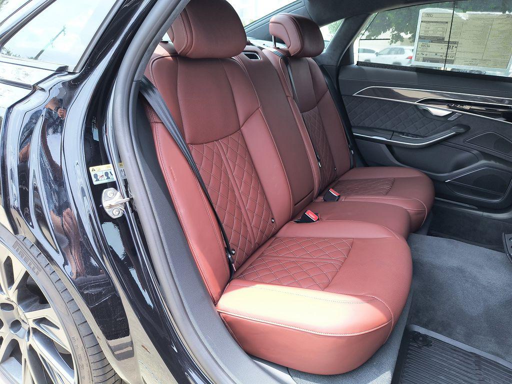 2025 Audi S8 Base - Photo 14