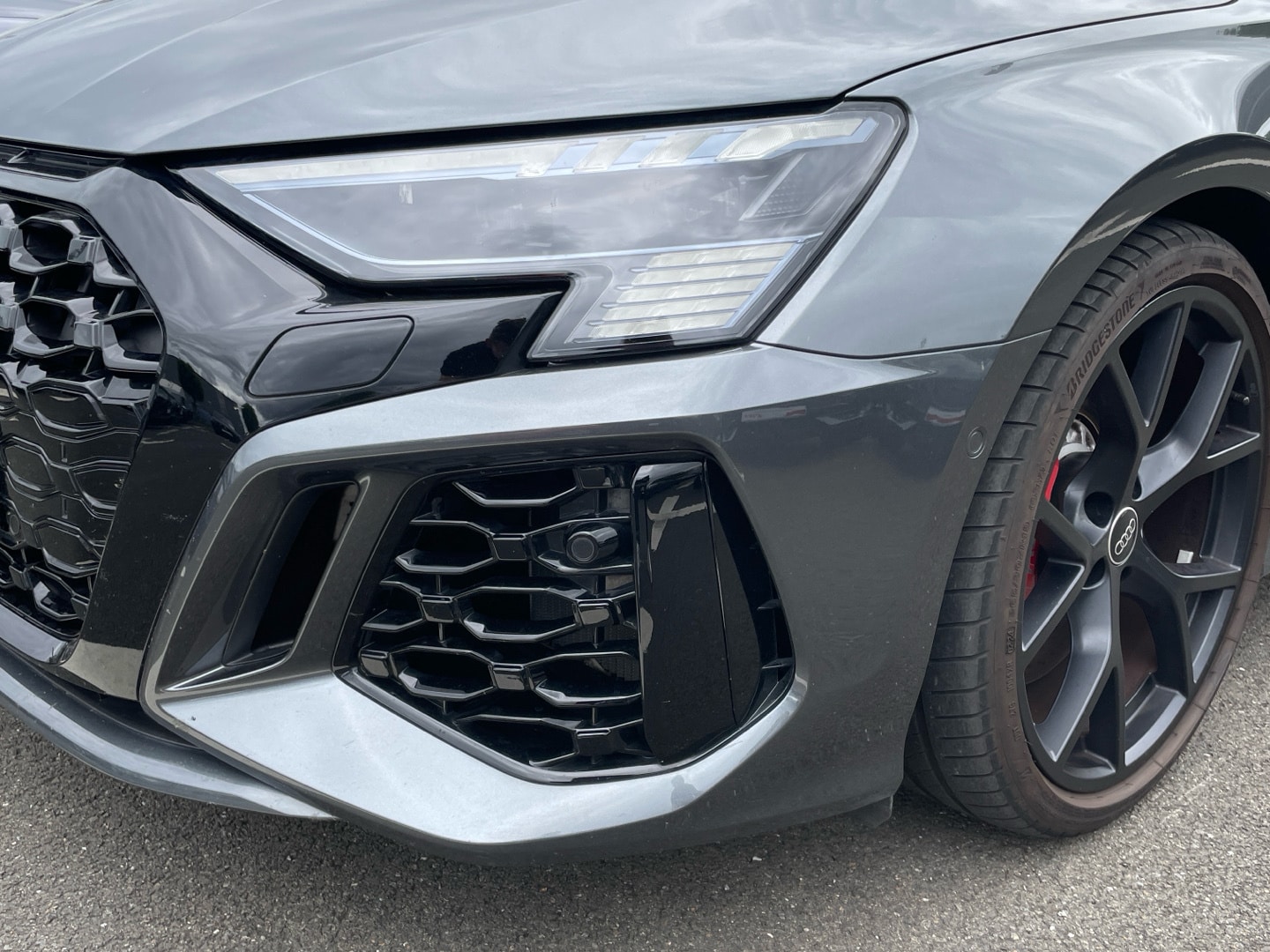 Bild über Audi RS 3 Sportback TFSI quattro S tronic - für weitere Informationen kontaktieren Sie den Audi Partner